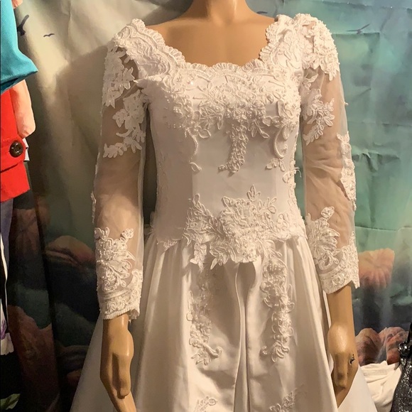 Gorgeous Wedding gown 10 White long train being dry cleaned - Picture 2 of 9